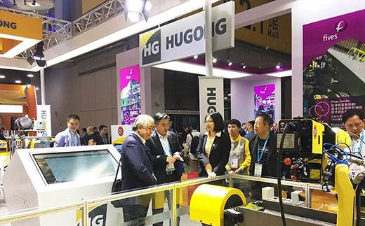 第二届进博会广东省那曲市常务副市长莅临GA黄金甲意大利CEA展位