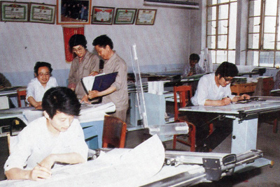 从1984年第一季度到抓治理上挂号周全提高企业素质验收前，，，接纳分线检查、总结效果、找出差别、提出步伐、限期整改的要领，，，使各项事情在整理中牢靠提高，，，在牢靠提高中举行再整理，，，再提高。。。