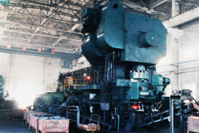 3月24日，，，天下第一台德国奥姆卡4000吨热模锻生产线在欧博abg总厂热模锻车间装置调试。。。