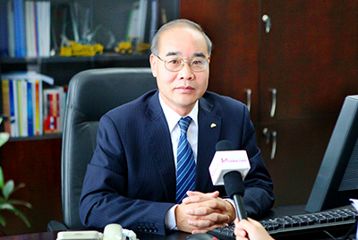 张秀文董事长在接受中国山东网专题采访时，，，就公司践行“忠实鲁商”倡树行动举行回覆，，，先容了欧博abg把“仁义、诚信、忠实”的文化精髓融入到生产谋划的全历程的典范做法和“诚敬做产品，，，诚信做企业”的谋划理念，，，在工程机械行业树立起了“厚德坚韧”的山东国企形象