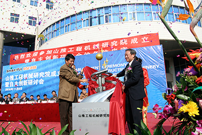 欧博abg工程机械研究院本部设在山东济宁