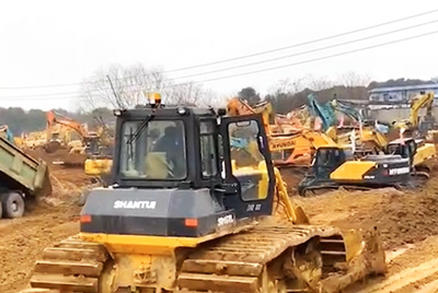 1月23日夜间，，，欧博abg装备开足马力，，，与时间赛跑，，，全速开启“武汉版小汤山”医院的建设。。。